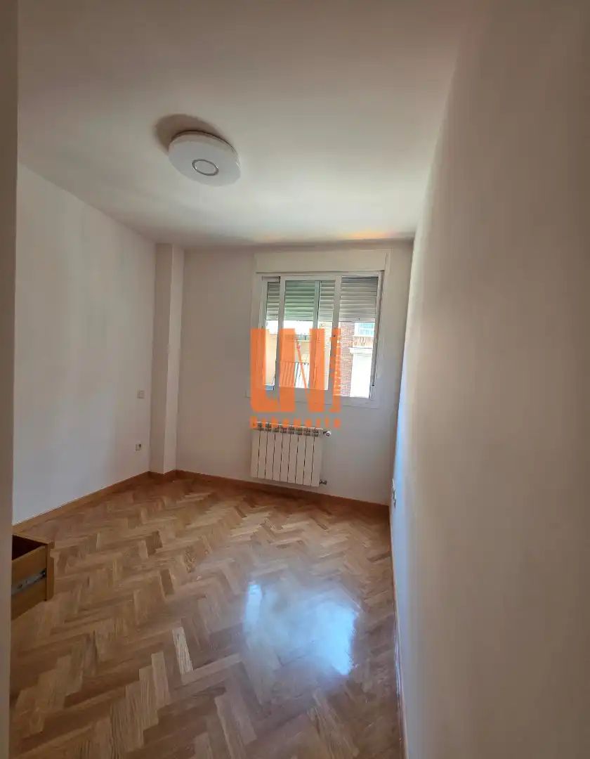 Bedroom of Flat for rent in Madrid  with Air Conditioner, Heating and Parquet flooring