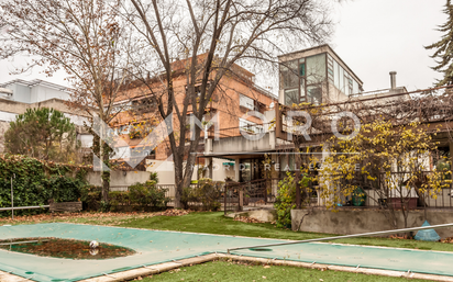 Vista exterior de Casa o xalet en venda en  Madrid Capital amb Terrassa, Piscina i Balcó