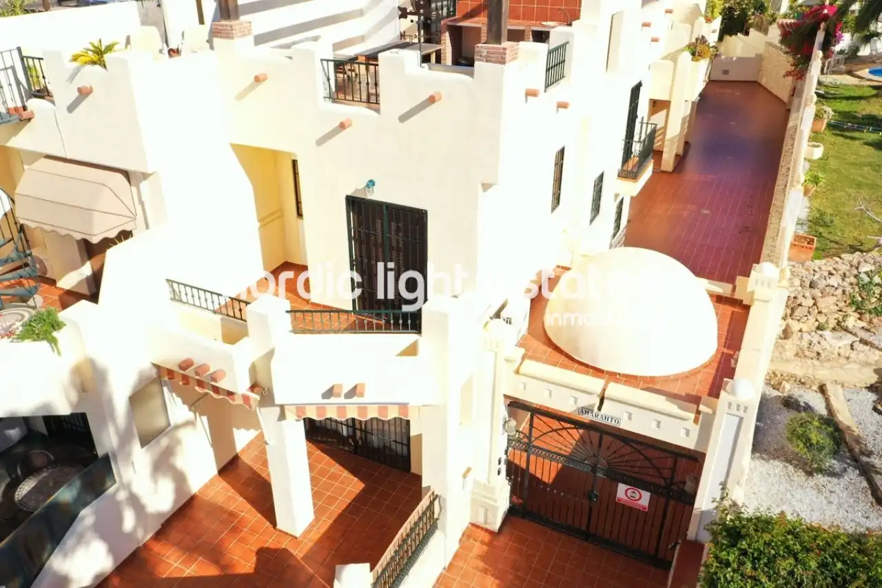 Vista exterior de Casa o chalet en venta en Nerja con Terraza, Piscina y Amueblado