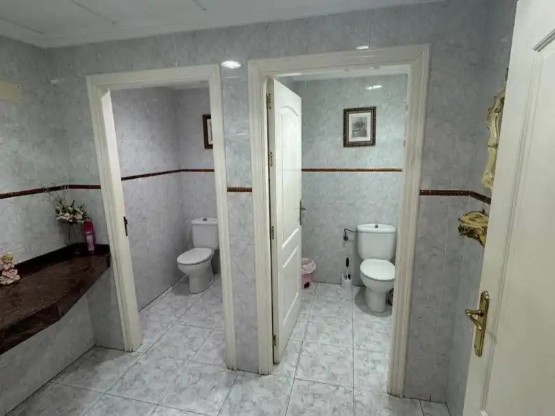 Baño de Local en venta en Guardamar del Segura con Aire acondicionado, Calefacción y Terraza