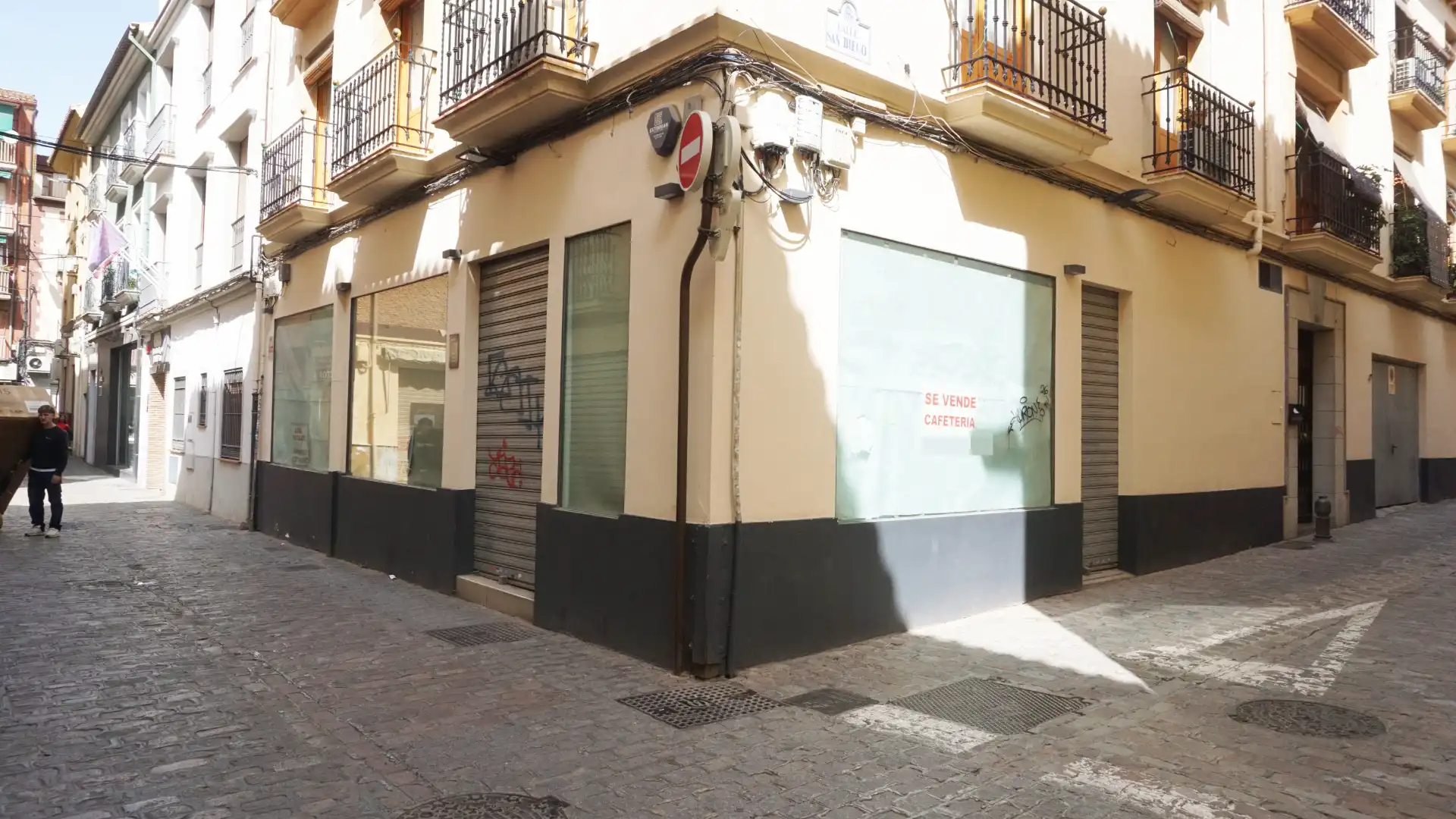 Vista exterior de Local en venta en Granada con Aire acondicionado