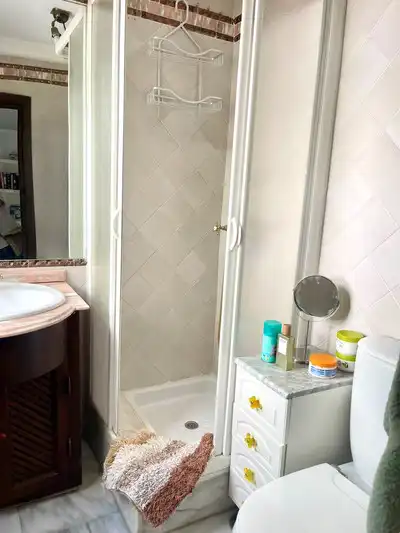 Badezimmer von Dachboden zum Verkauf in Mijas mit Terrasse