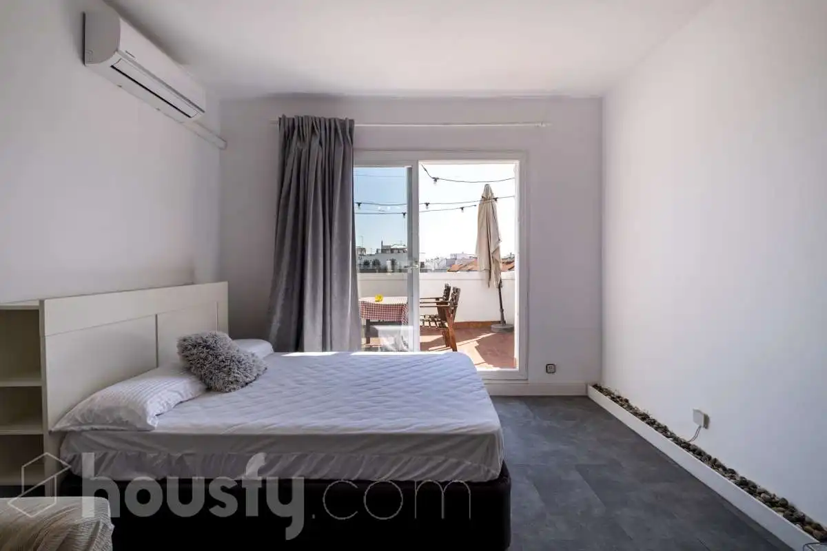 Dormitori de Àtic en venda en Barcelona amb Aire condicionat i Terrassa