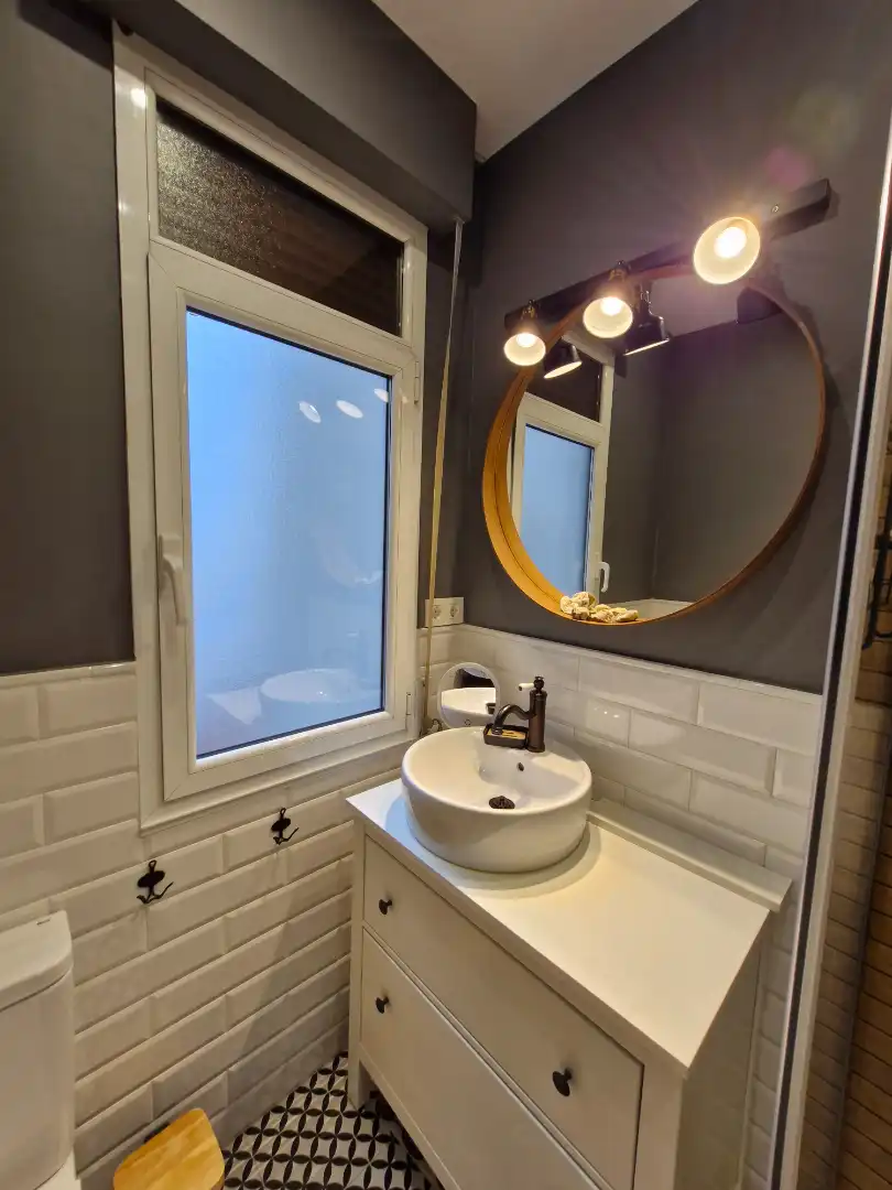 Bathroom of Flat for rent in Bilbao   with Heating, Parquet flooring and Furnished