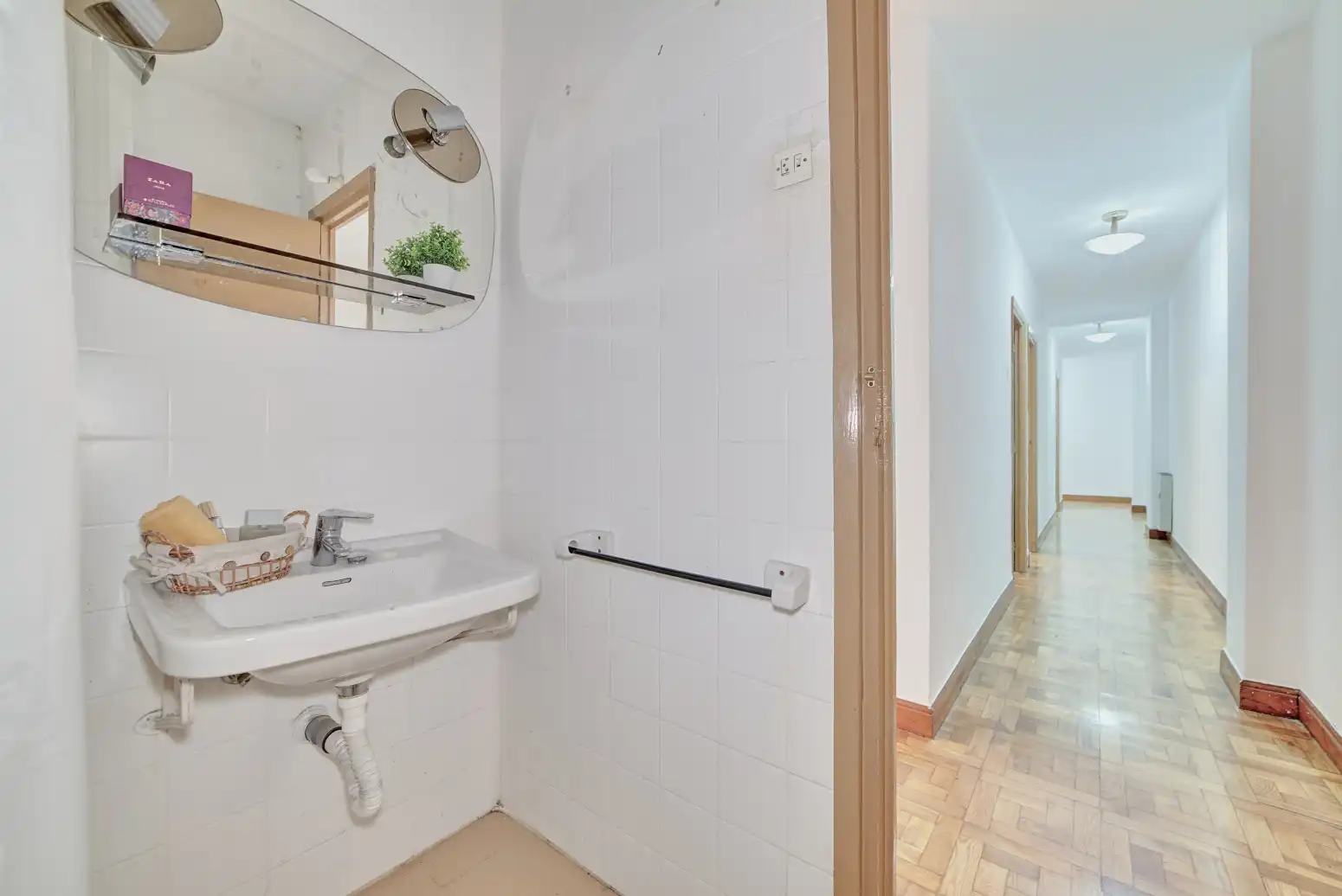 Piso en venta en  Pamplona / Iruña con Calefacción, Parquet y Balcón