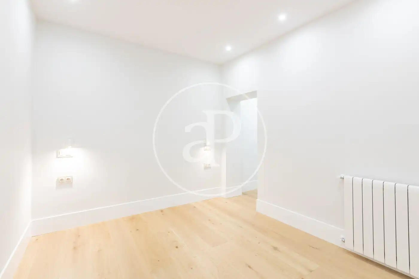 Flat for sale in Madrid  with Air Conditioner and Heating