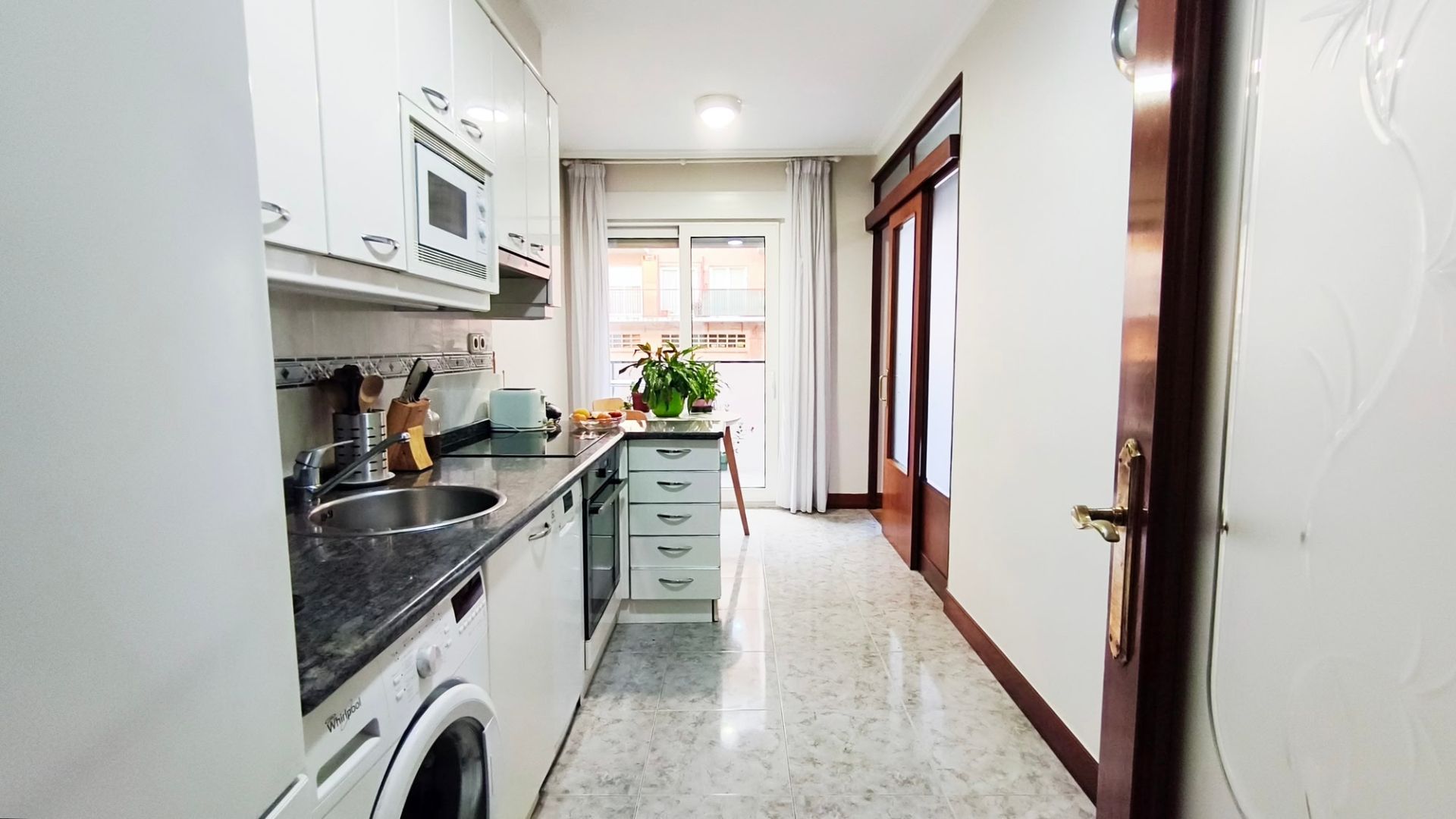Kitchen of Flat for sale in Donostia - San Sebastián   with Heating, Furnished and Balcony