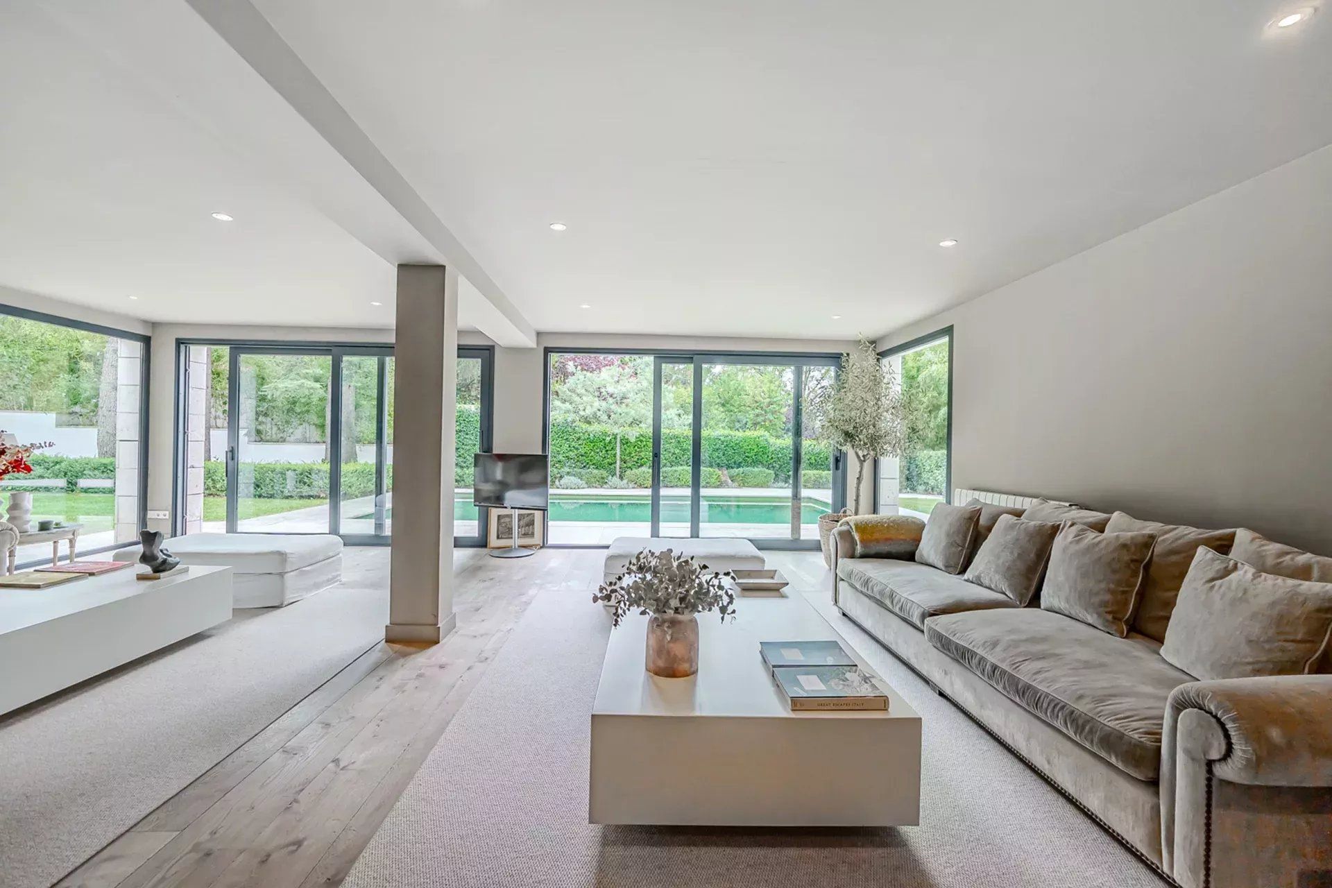 Sala d'estar de Casa o xalet en venda en  Madrid Capital amb Aire condicionat, Calefacció i Jardí privat