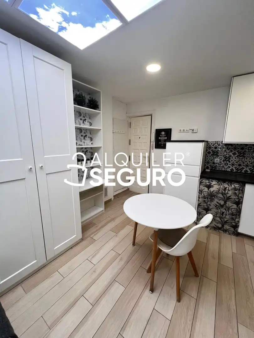 Schlafzimmer von Wohnung zur Miete in Barrio de Salamanca