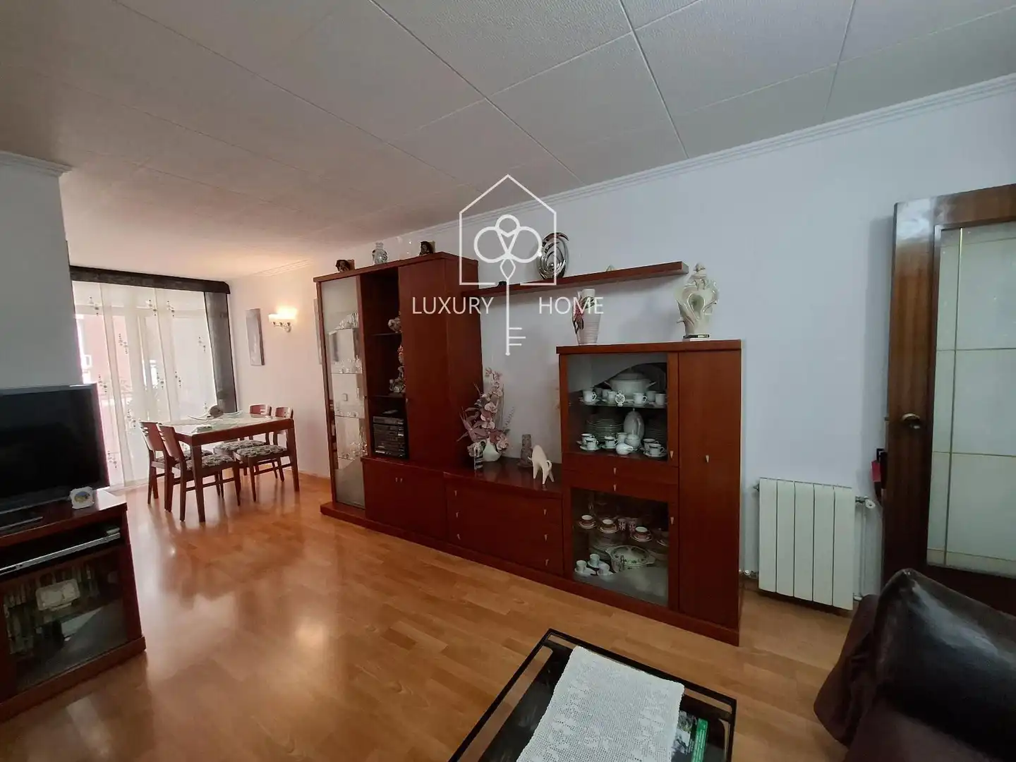 Sala de estar de Ático en venta en L'Hospitalet de Llobregat con Aire acondicionado, Calefacción y Parquet