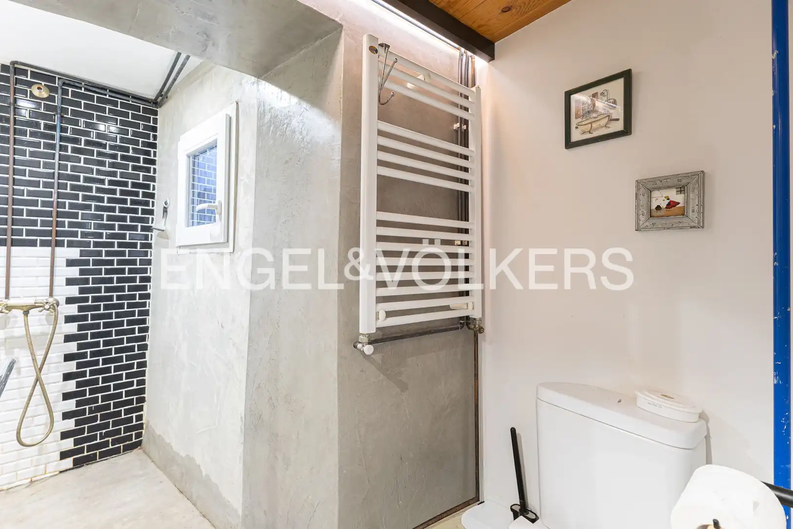 Maisonette zum Verkauf in Barcelona mit Klimaanlage, Heizung und Möbliert