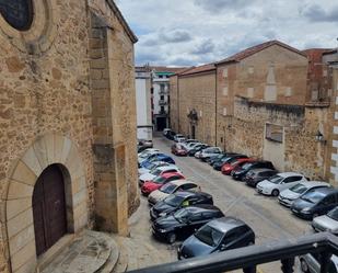 Aparcament de Apartament de lloguer en Plasencia amb Aire condicionat