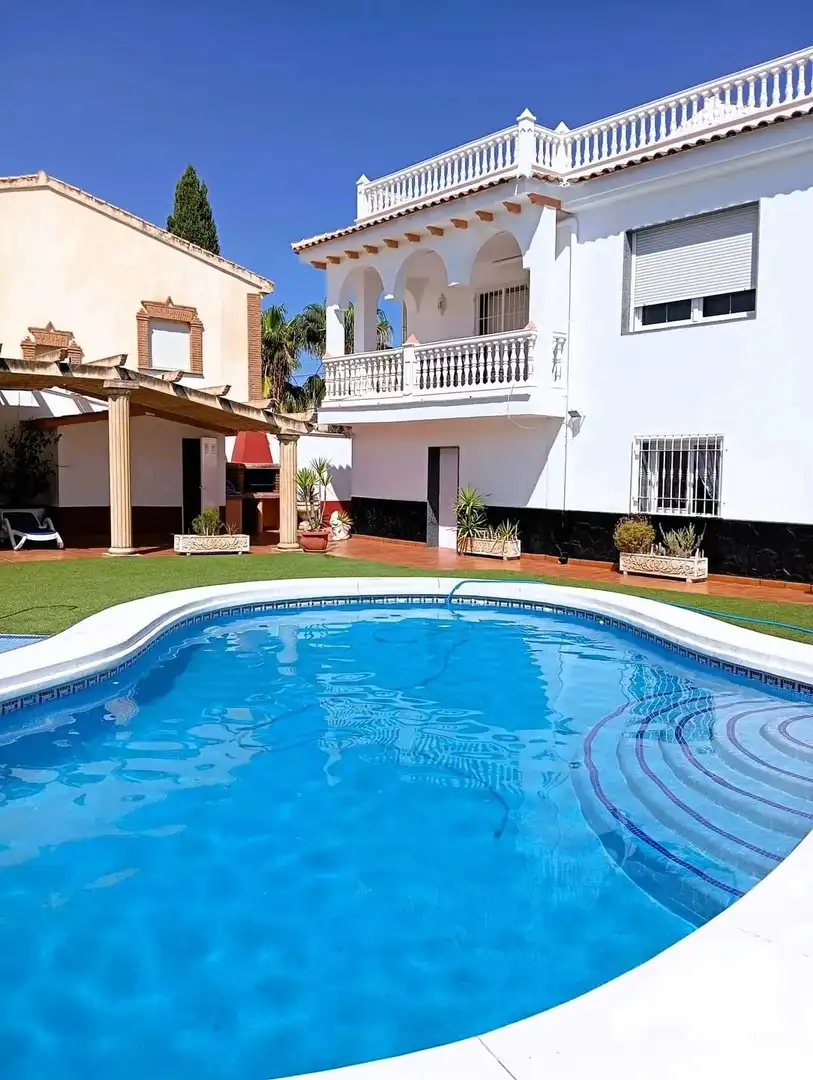 House with pool for sale in Loja