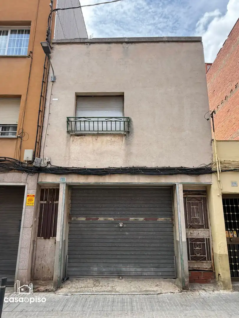Außenansicht von Einfamilien-Reihenhaus zum Verkauf in Terrassa
