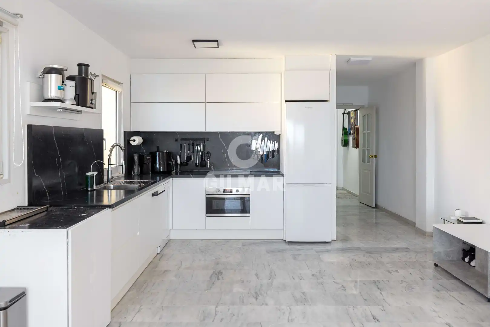 Küche von Wohnung zum Verkauf in Benalmádena mit Heizung, Privatgarten und Abstellraum