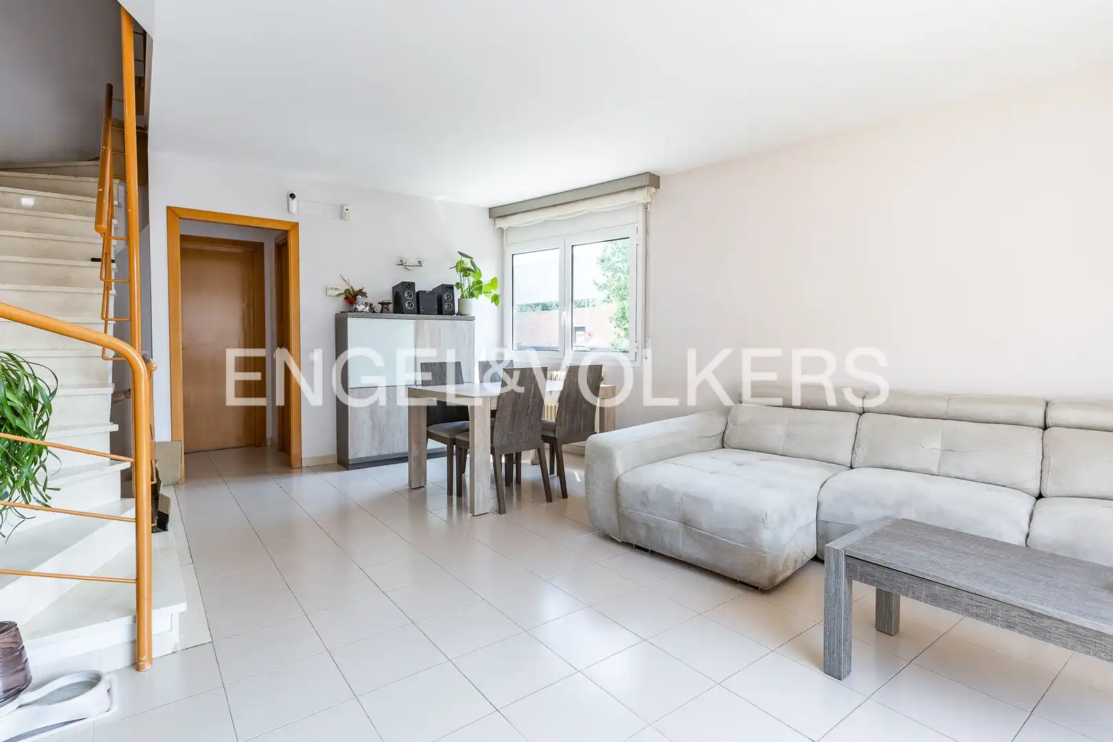 Sala de estar de Casa adosada en venta en Castellar del Vallès con Aire acondicionado, Calefacción y Terraza