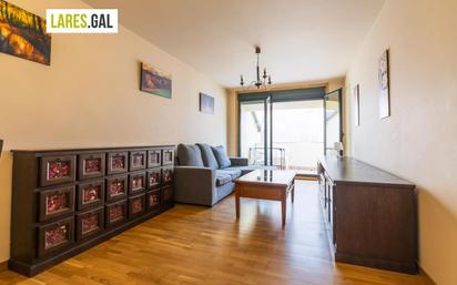 Sala d'estar de Àtic en venda en Cangas  amb Calefacció, Terrassa i Traster