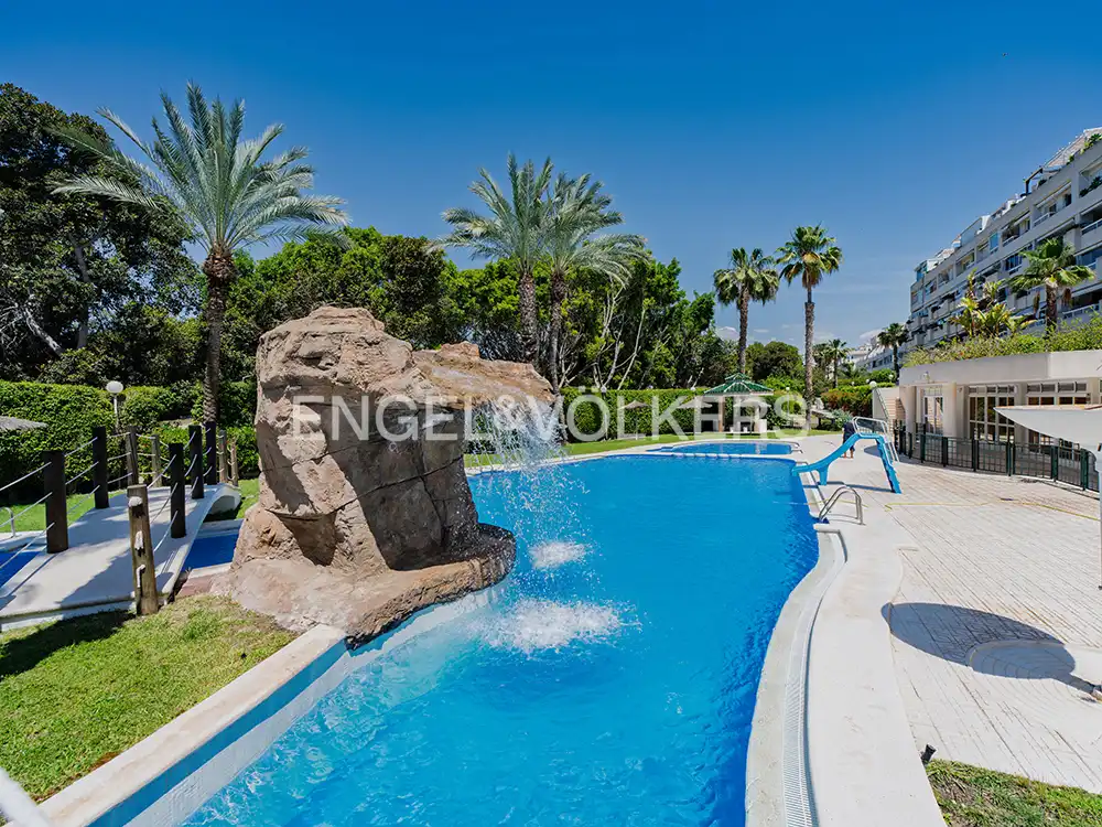 Piscina de Pis en venda en Alicante / Alacant amb Aire condicionat, Calefacció i Terrassa