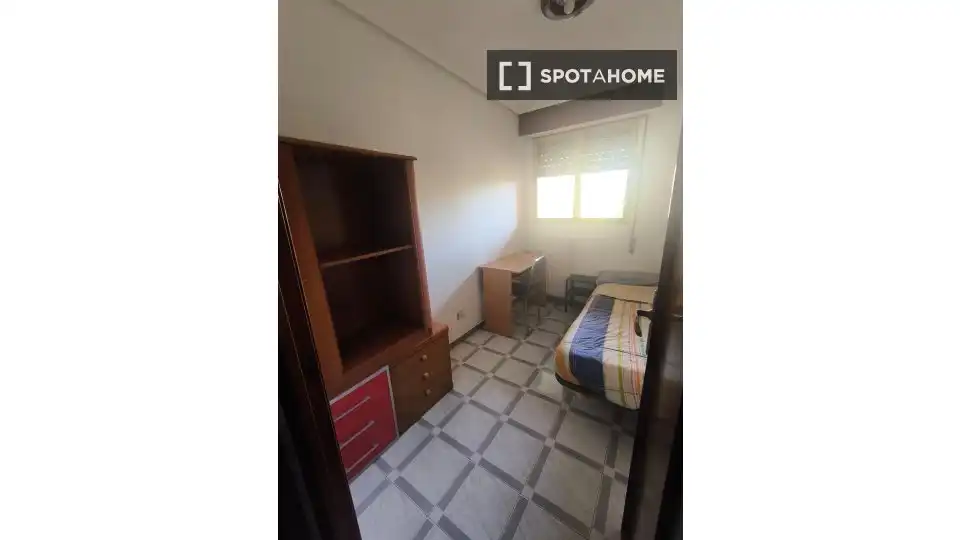 Room in Romareda