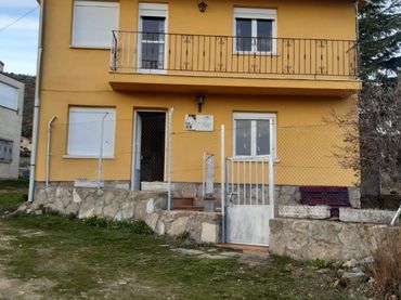 Casa amb jardí en venda a Agregado Navalsauz 143