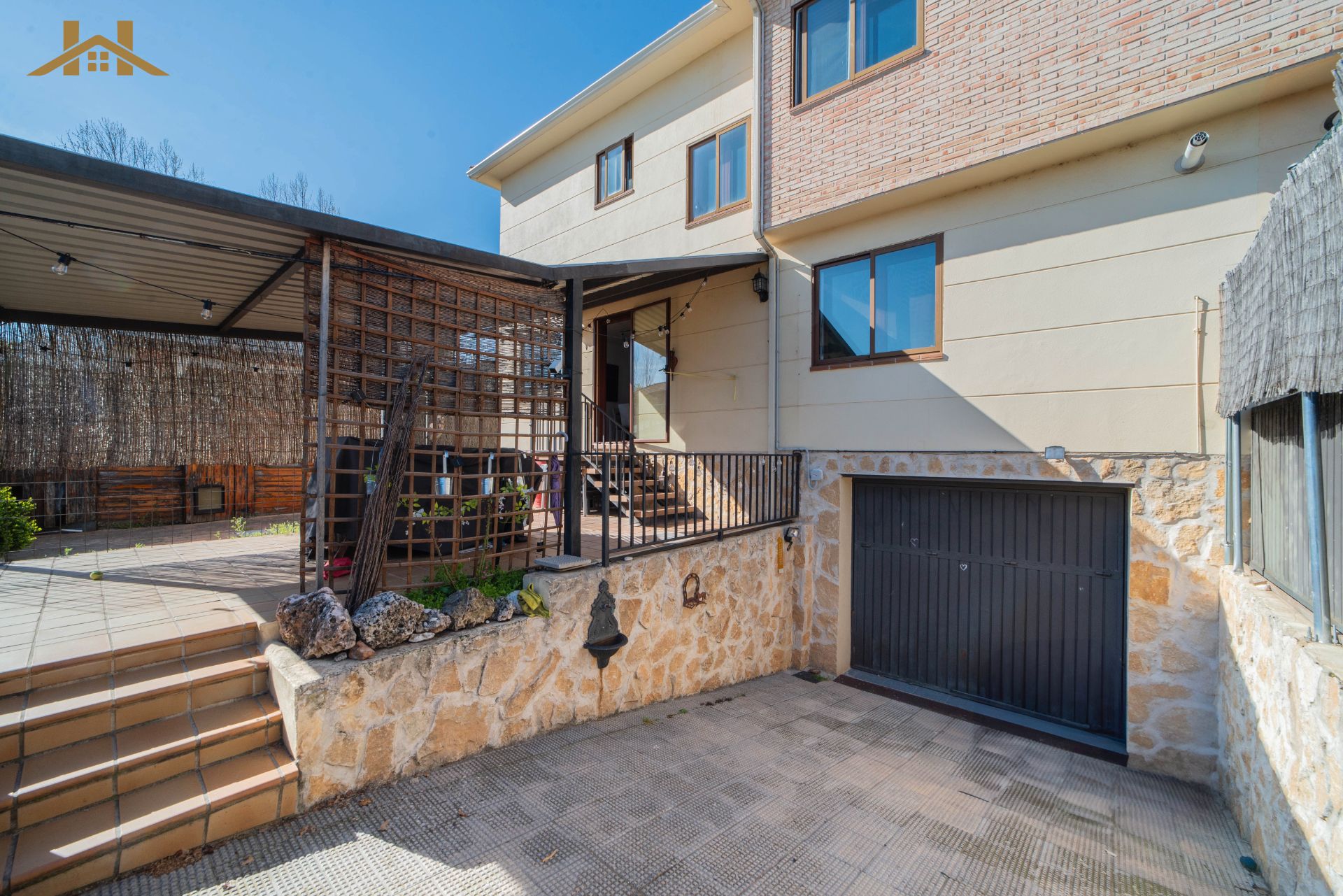 Exterior view of House or chalet for sale in Collado Mediano  with Air Conditioner, Private garden and Storage room
