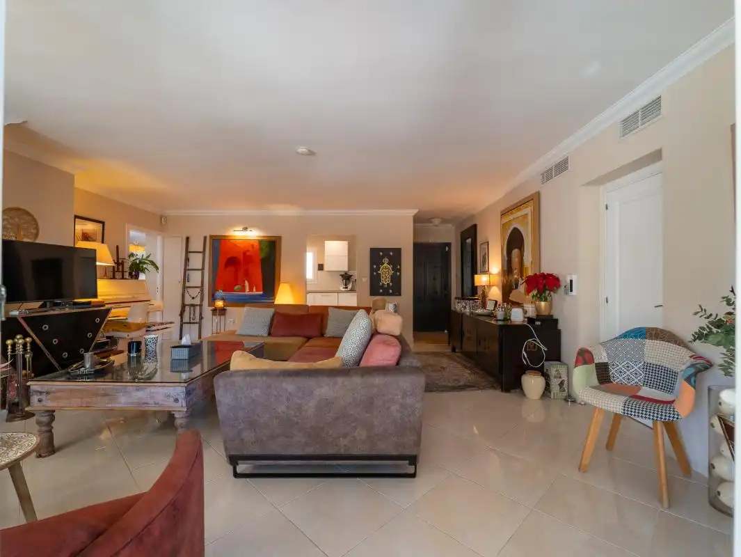 Sala de estar de Casa o chalet en venta en Marbella con Aire acondicionado, Calefacción y Jardín privado