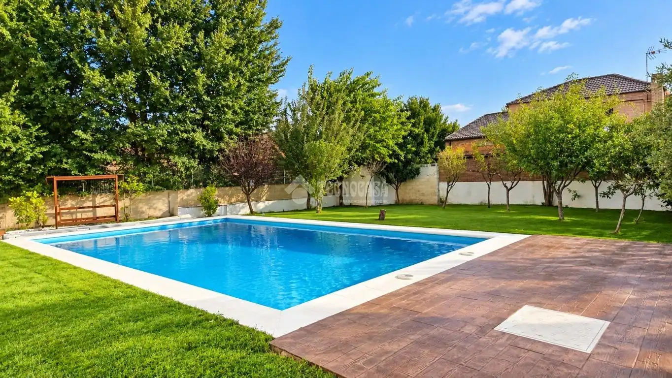 Piscina de Casa o chalet en venta en Camarma de Esteruelas, Madrid