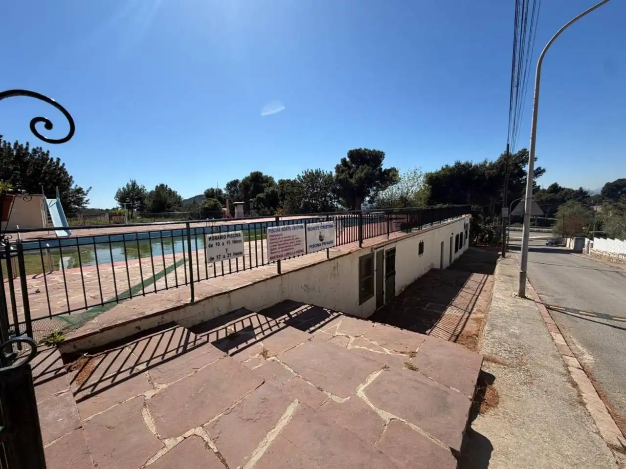 Piscina de Casa adosada en venda en Borriol amb Aire condicionat, Calefacció i Jardí privat
