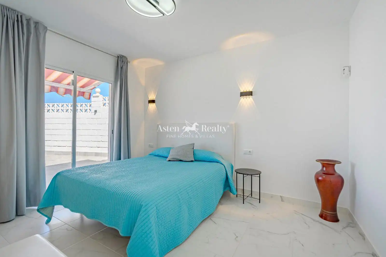 Dormitori de Casa o xalet en venda en Adeje amb Aire condicionat, Terrassa i Traster