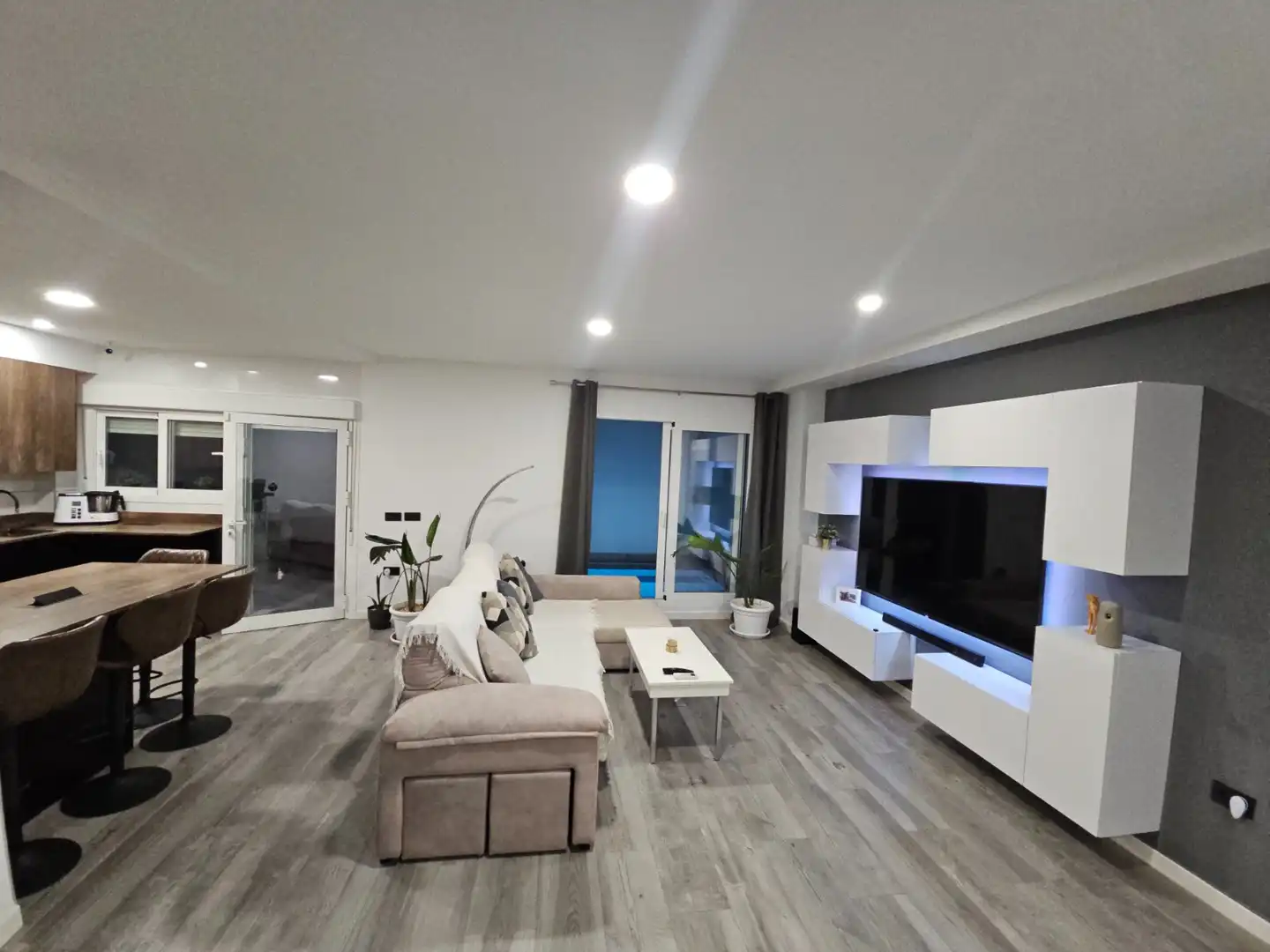 Sala de estar de Casa o chalet en venta en Dos Hermanas con Aire acondicionado, Calefacción y Jardín privado