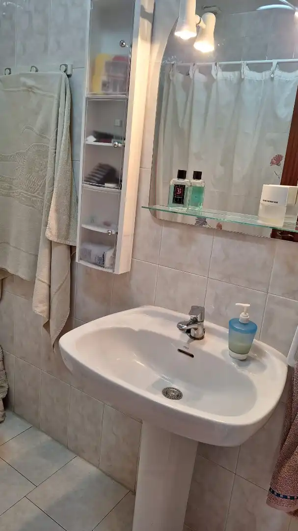 Badezimmer von Einfamilien-Reihenhaus zum Verkauf in Torredembarra mit Heizung, Privatgarten und Terrasse