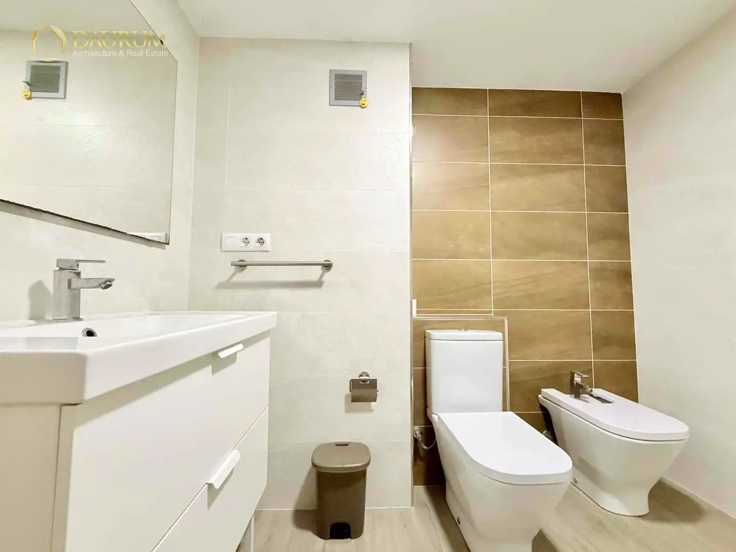 Badezimmer von Wohnung zum Verkauf in Almussafes mit Klimaanlage, Terrasse und Abstellraum