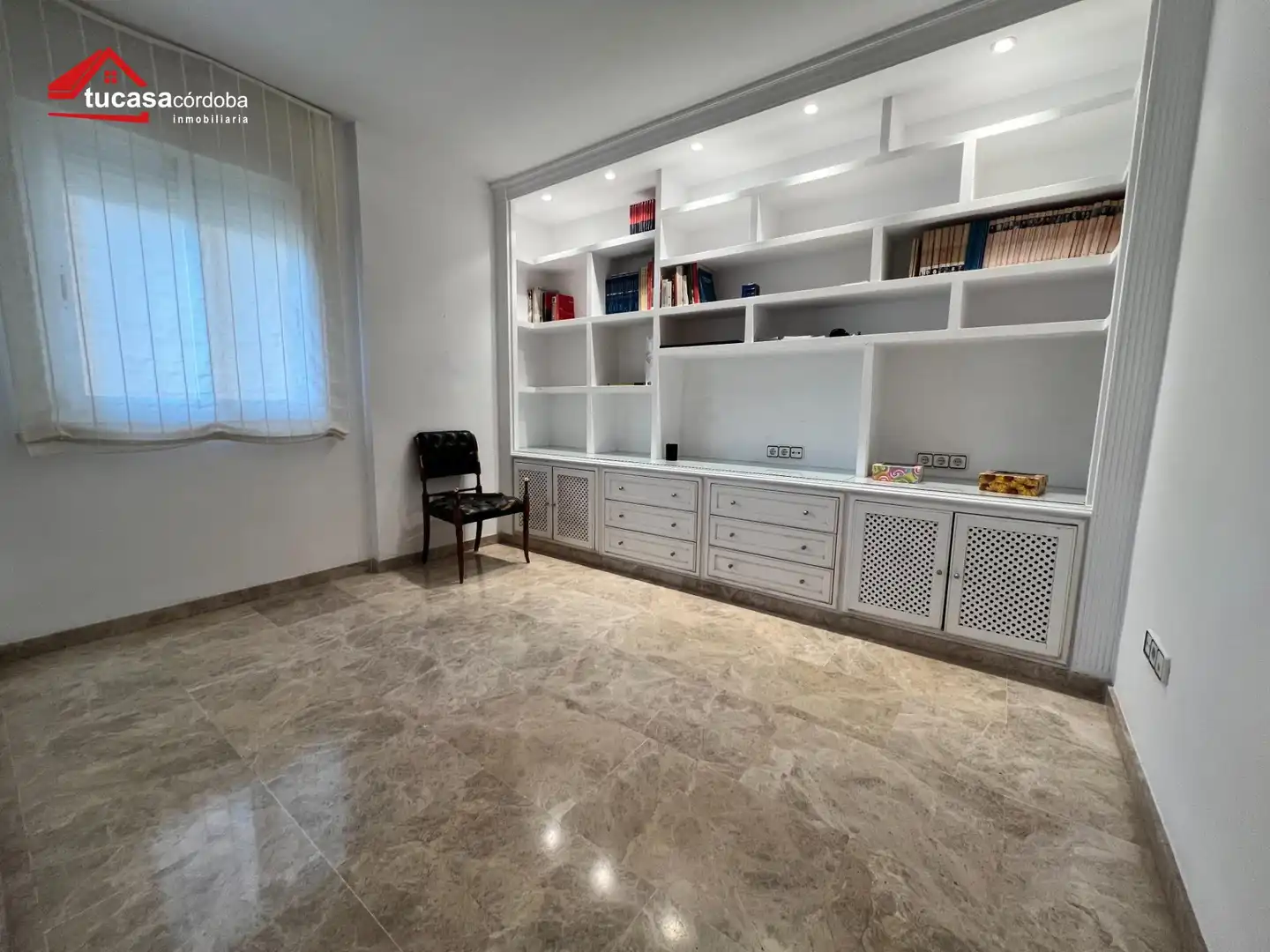 Sala d'estar de Àtic en venda en Córdoba amb Terrassa i Traster