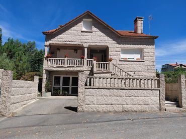 Detached house with balcony for sale in Rúa Picoña