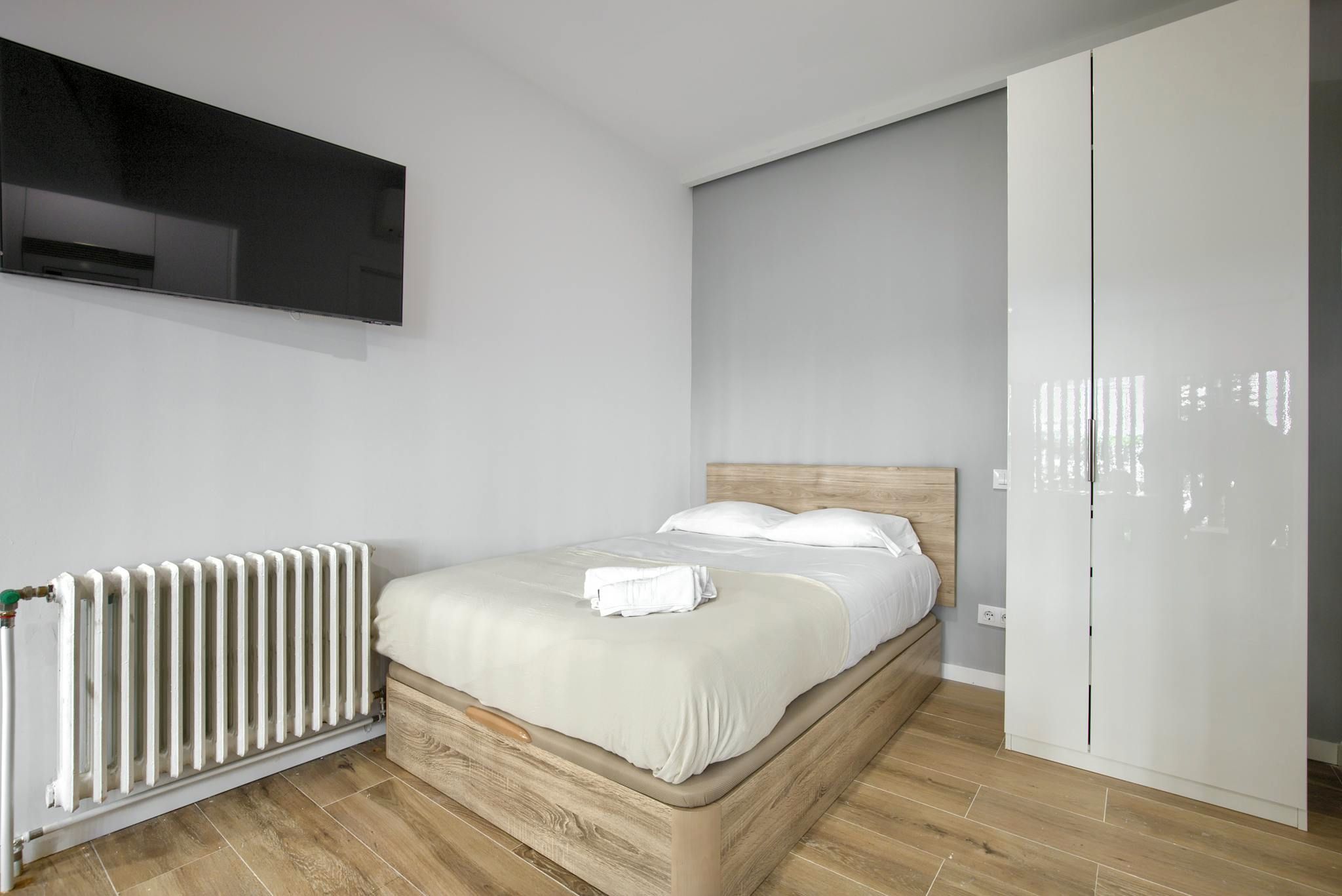 Bedroom of Flat for rent in  Madrid Capital  with Air Conditioner, Heating and Private garden