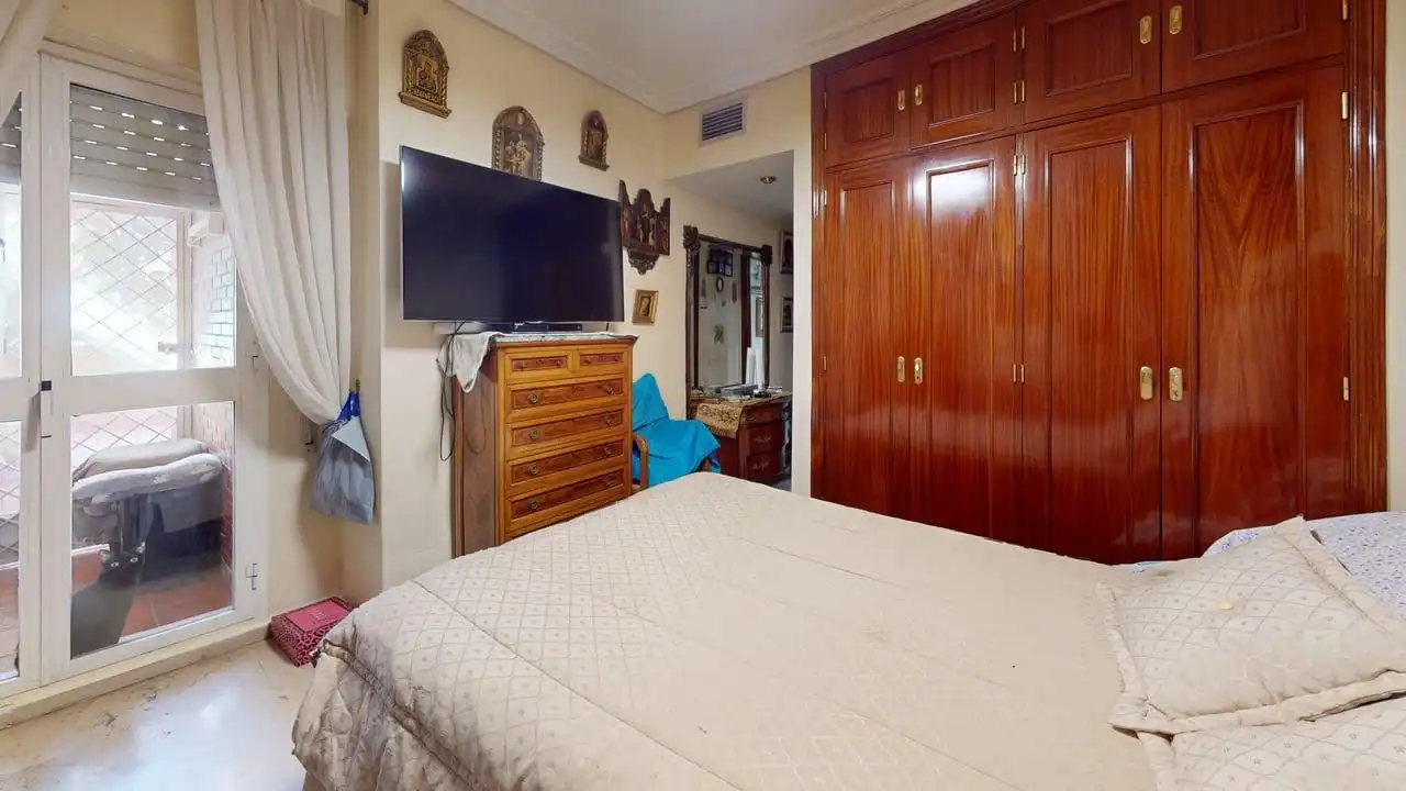 Bedroom of Flat for sale in Sevilla  with Air Conditioner, Heating and Terrace