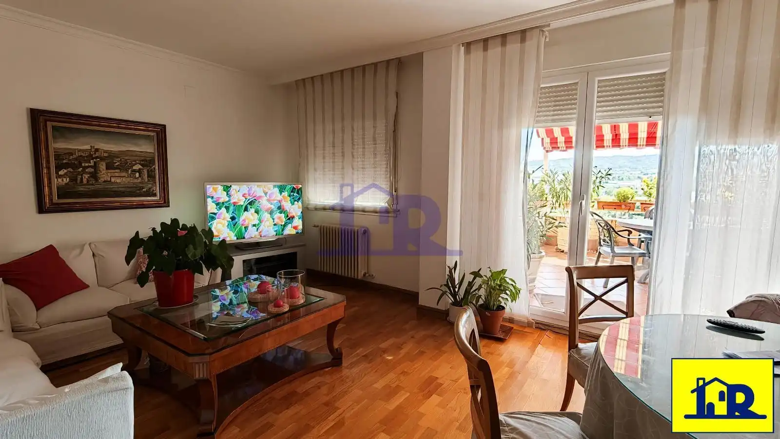Sala d'estar de Àtic de lloguer en Cuenca amb Calefacció, Terrassa i Piscina