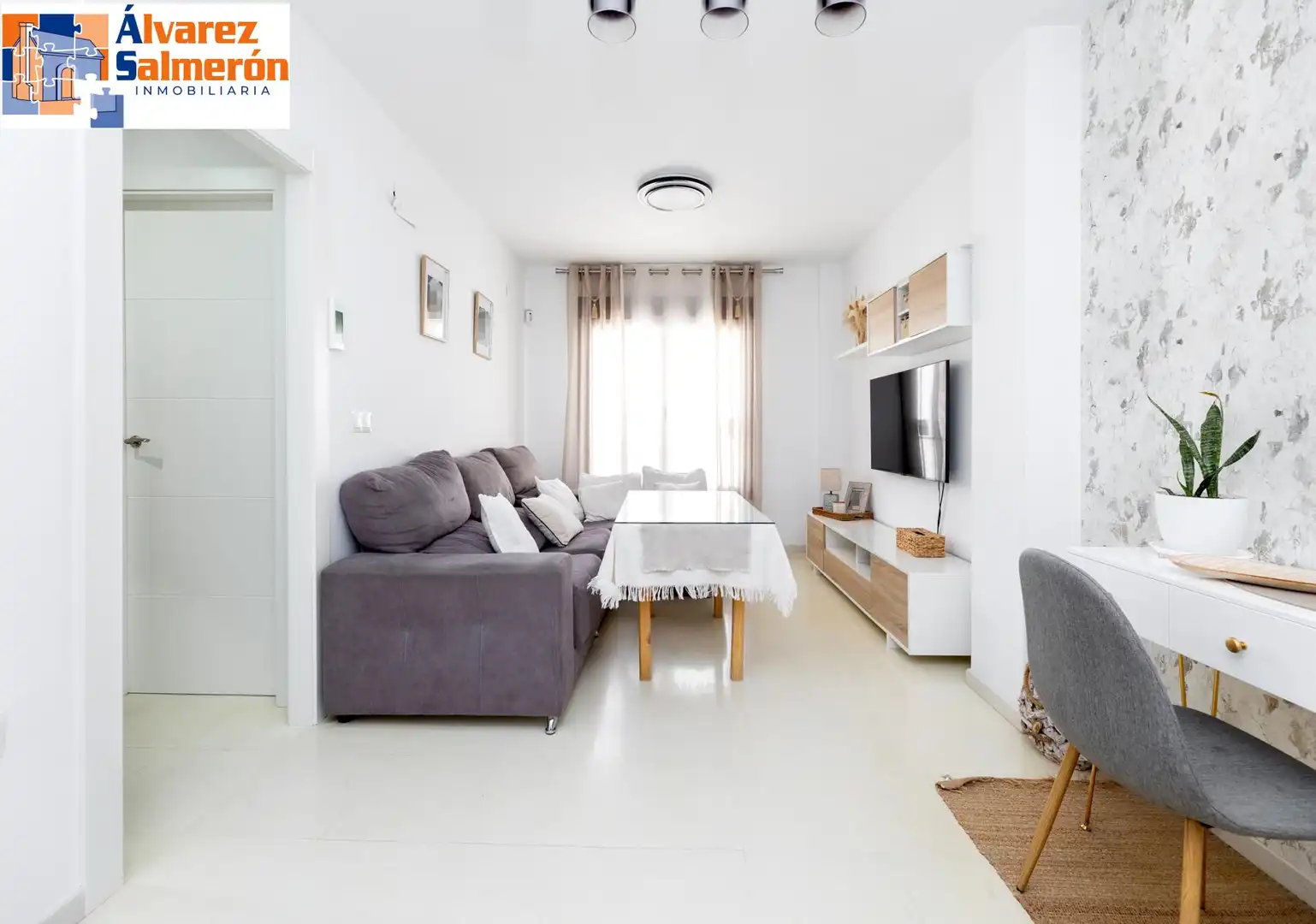 Sala d'estar de Apartament en venda en La Zubia amb Aire condicionat i Moblat