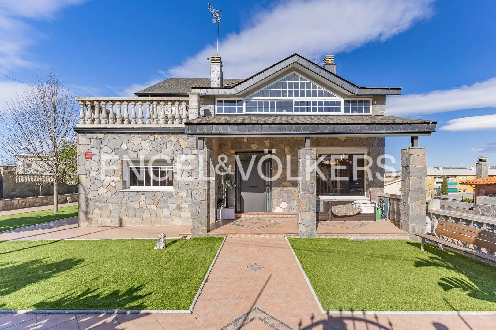 Vista exterior de Casa o xalet en venda en Terrassa amb Aire condicionat, Calefacció i Jardí privat