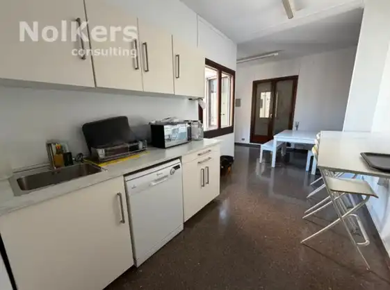 Küche von Büro zur Miete in Barcelona mit Klimaanlage und Heizung