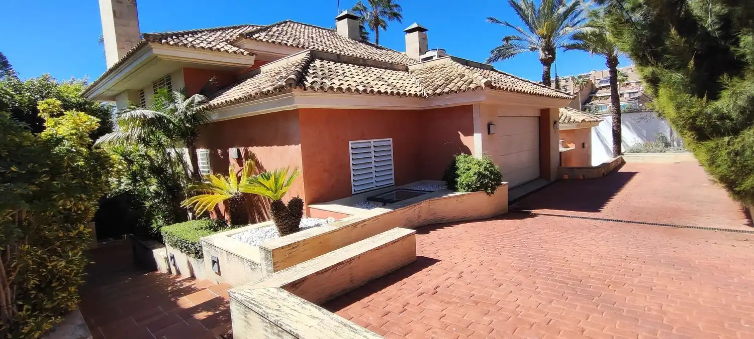 Vista exterior de Casa o chalet en venta en Alicante / Alacant con Calefacción, Jardín privado y Terraza