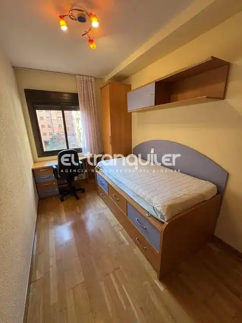 Bedroom of Flat for rent in Madrid  with Air Conditioner, Swimming Pool and Furnished