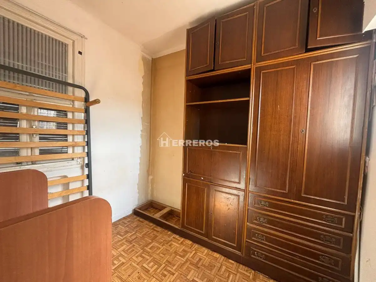 Habitación de Piso en venta en  Logroño con Calefacción, Parquet y Terraza