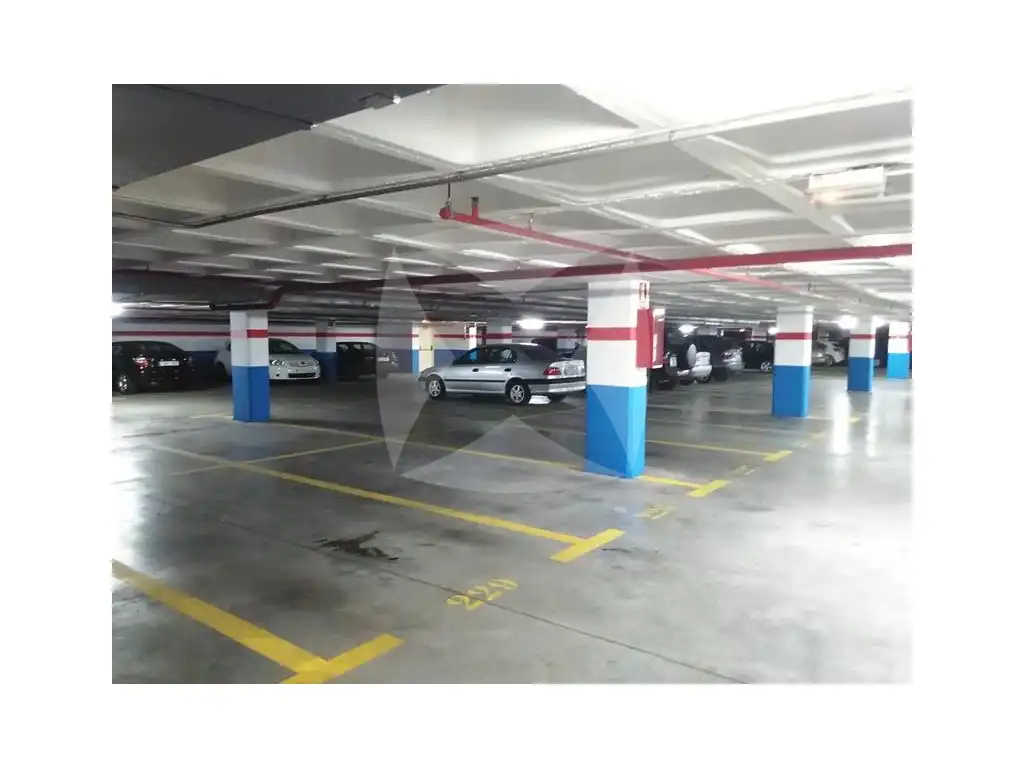 Aparcament en venda a Plaza de los Alféreces
