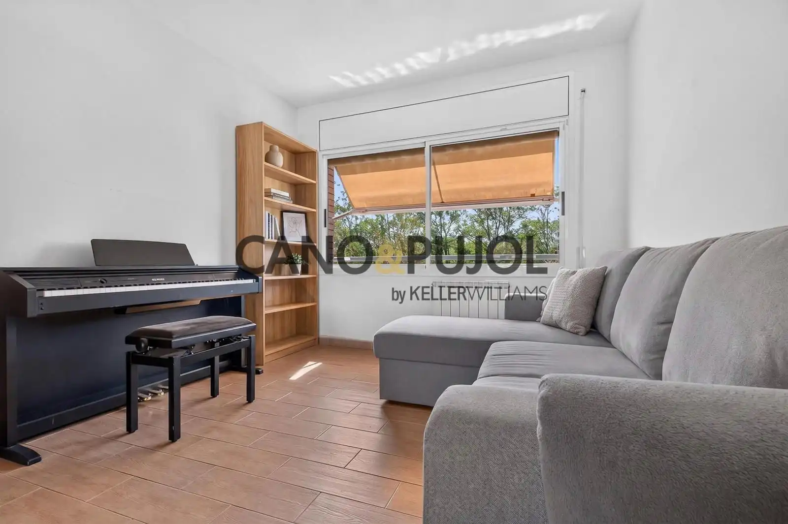Sala de estar de Ático en venta en Rubí con Aire acondicionado, Calefacción y Jardín privado