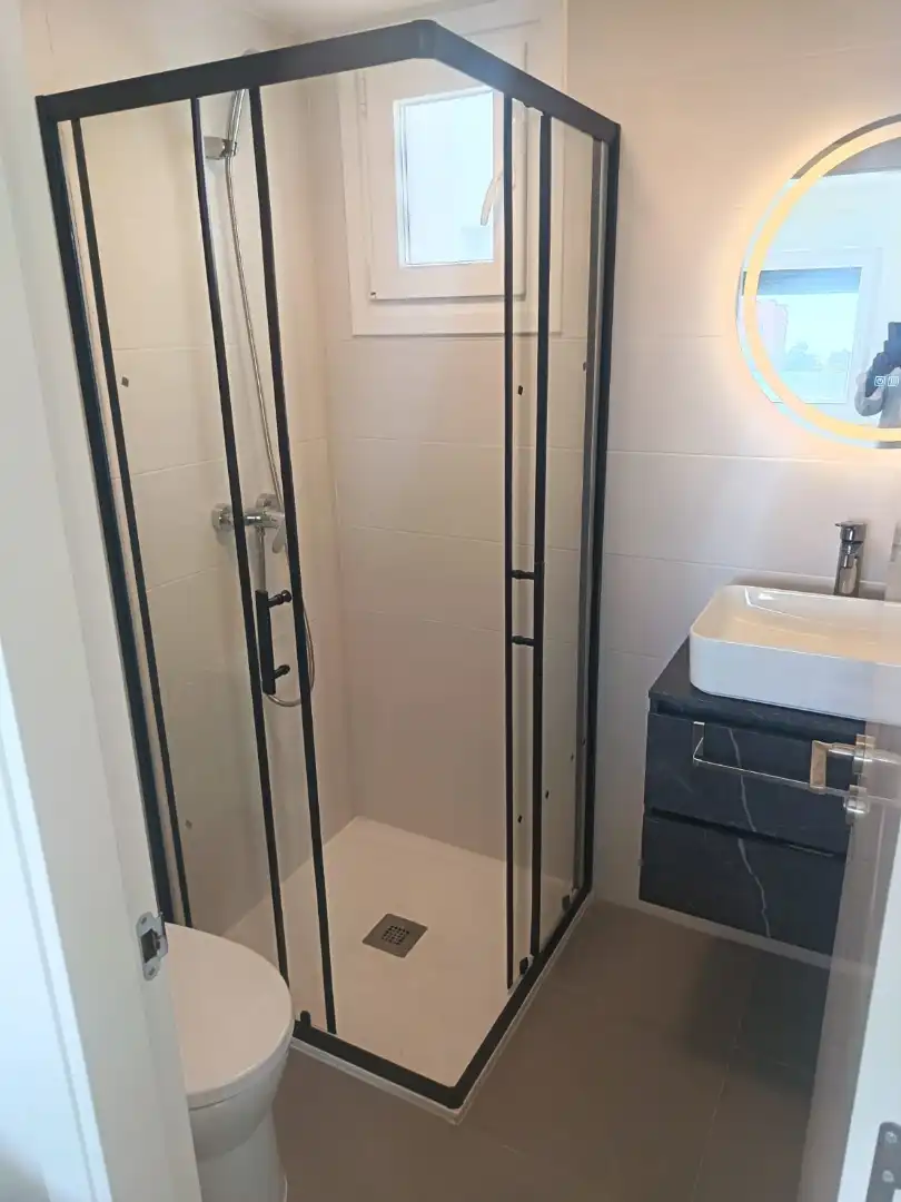 Badezimmer von Wohnung zur Miete in Fuengirola mit Klimaanlage, Terrasse und Möbliert