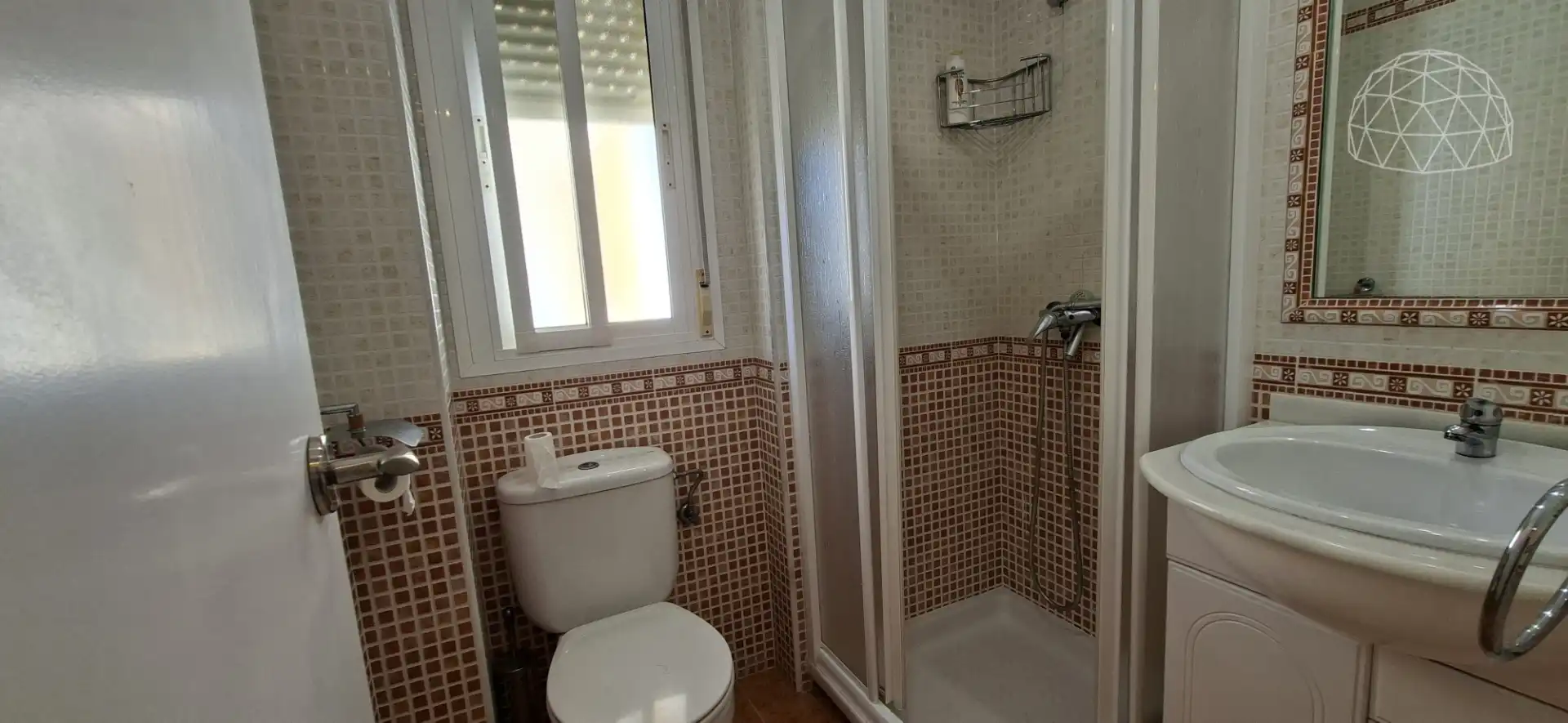 Bathroom of Flat for sale in Sevilla  with Air Conditioner, Private garden and Furnished
