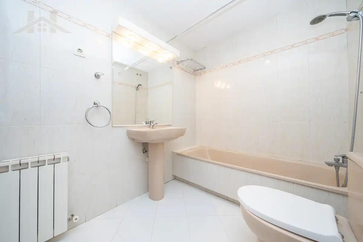 Baño de Casa adosada en venta en Torrelodones con Aire acondicionado, Calefacción y Jardín privado