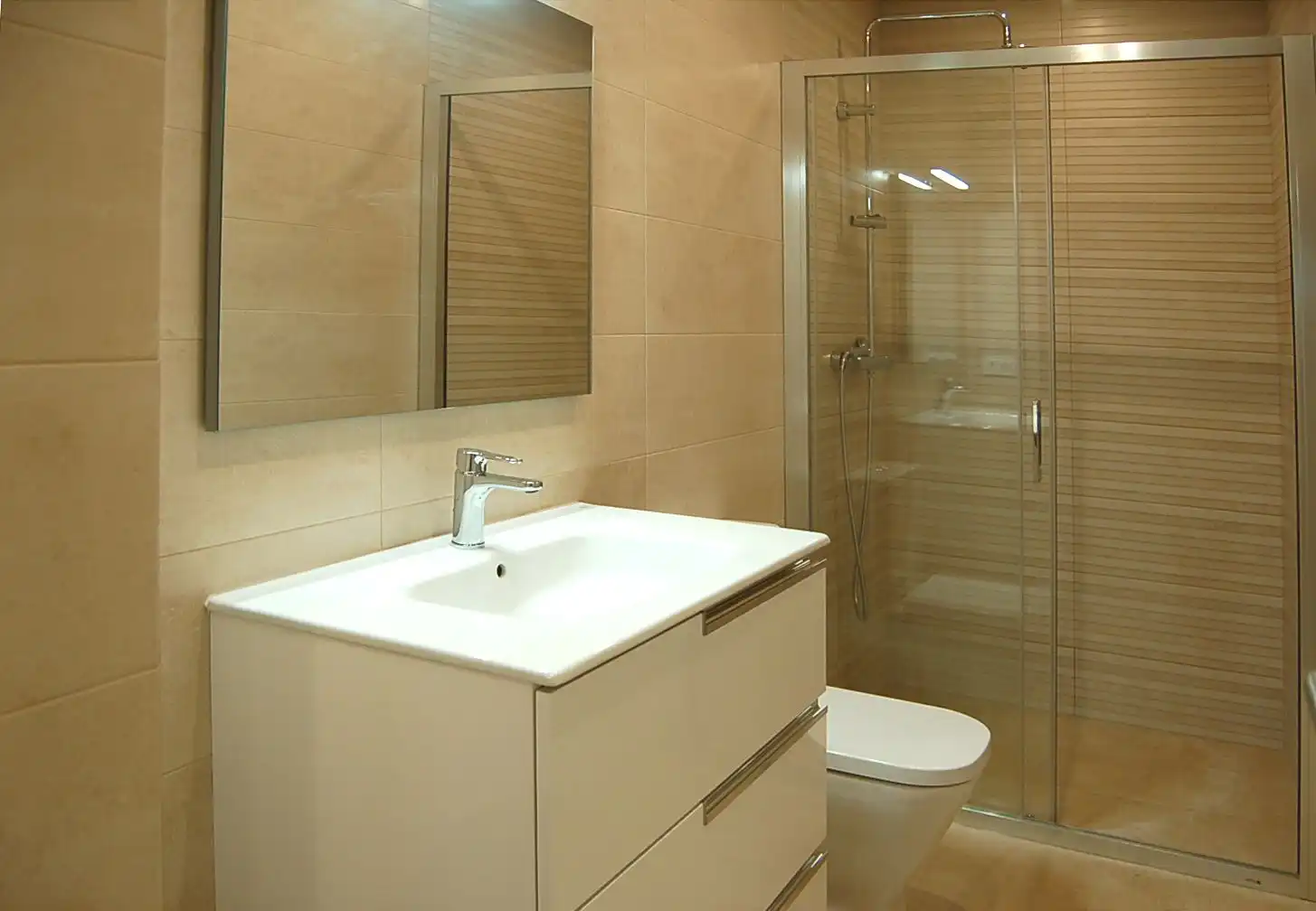 Baño de Planta baja en venta en Banyoles con Aire acondicionado, Calefacción y Terraza