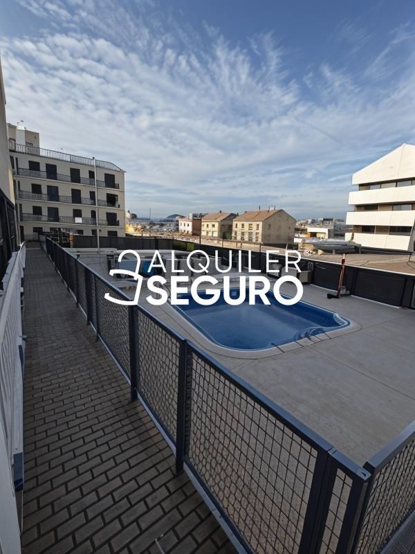 Piscina de Pis de lloguer en Velilla de San Antonio amb Aire condicionat, Calefacció i Terrassa